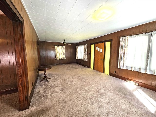 1911 Fuller St, Winfield, KS 67156