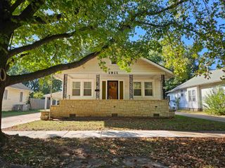 1911 Fuller St, Winfield, KS 67156