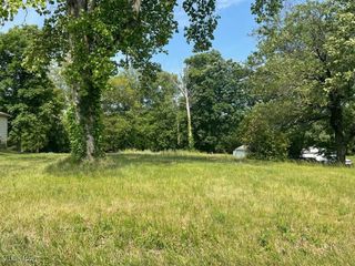 Young Avenue NE, Canton, OH 44705