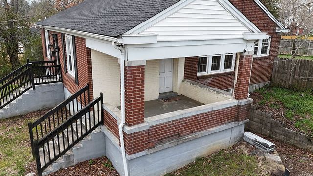 420 High St, Dickson, TN 37055