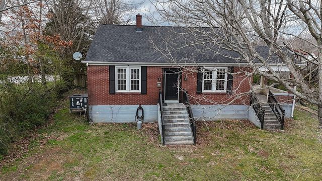 420 High St, Dickson, TN 37055