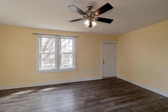 420 High St, Dickson, TN 37055