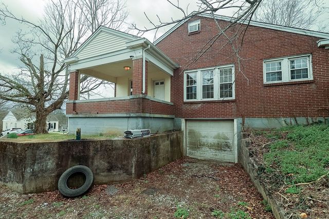 420 High St, Dickson, TN 37055