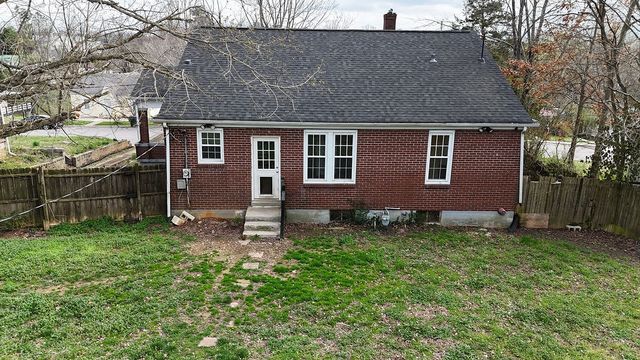 420 High St, Dickson, TN 37055