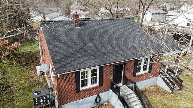 420 High St, Dickson, TN 37055