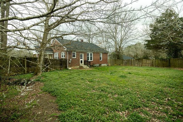 420 High St, Dickson, TN 37055