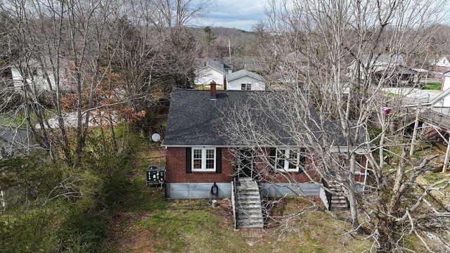 420 High St, Dickson, TN 37055