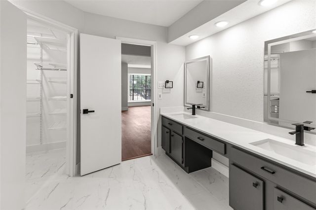 1911 Bering Drive, Houston, TX 77057