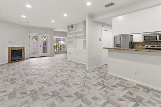 1911 Bering Drive, Houston, TX 77057