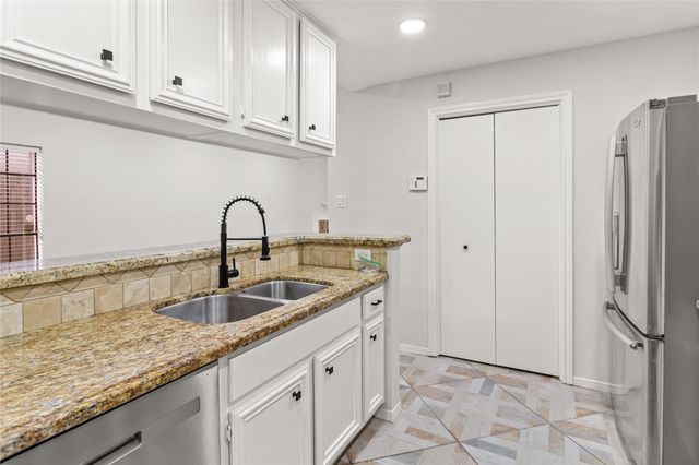 1911 Bering Drive, Houston, TX 77057