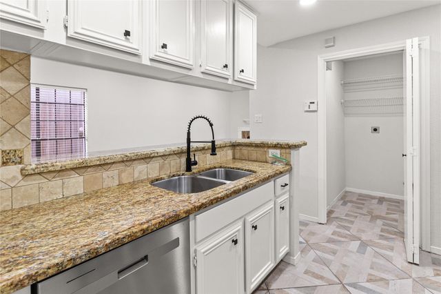 1911 Bering Drive, Houston, TX 77057