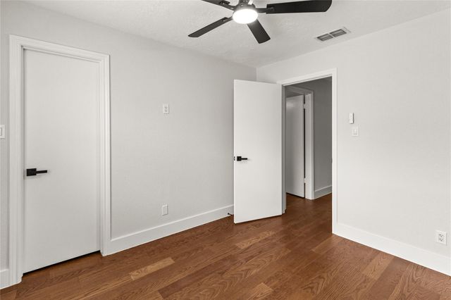 1911 Bering Drive, Houston, TX 77057