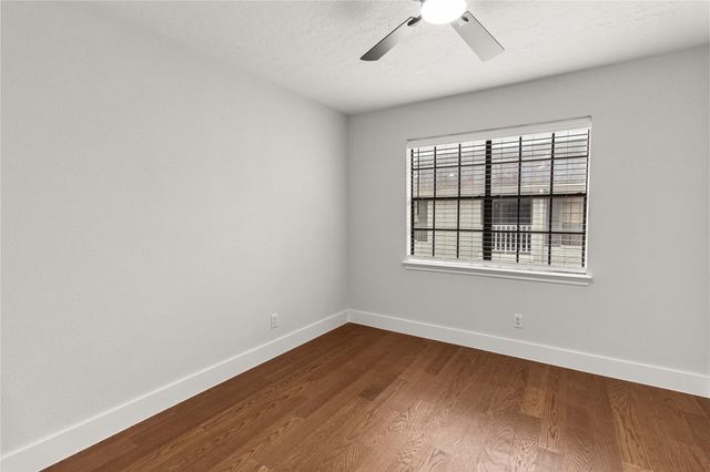 1911 Bering Drive, Houston, TX 77057