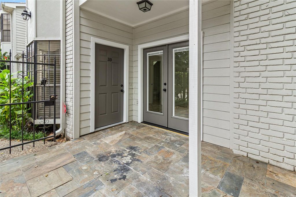 1911 Bering Drive, Houston, TX 77057