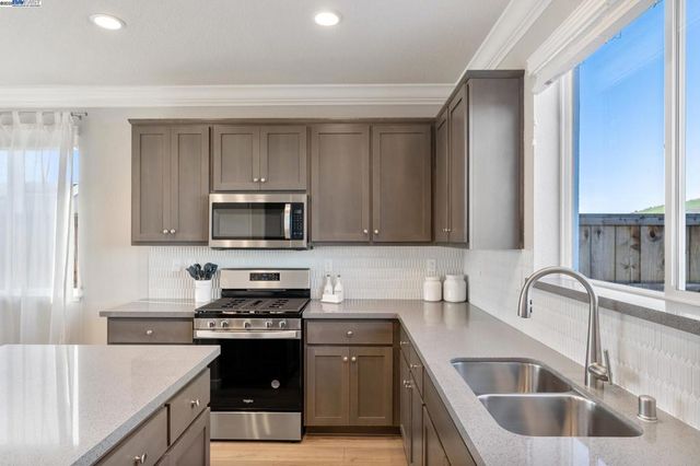 1481 Monument Ln, Fairfield, CA 94533