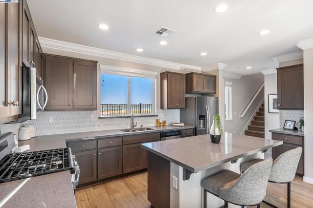 1481 Monument Ln, Fairfield, CA 94533