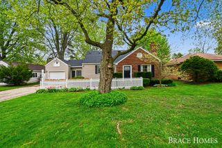 118 Ivanhoe Avenue Ne, Grand Rapids Twp, MI 49546