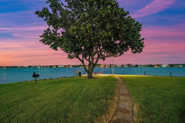 157 Yacht Club Way 306, Hypoluxo, FL 33462