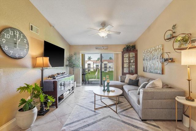 157 Yacht Club Way 306, Hypoluxo, FL 33462