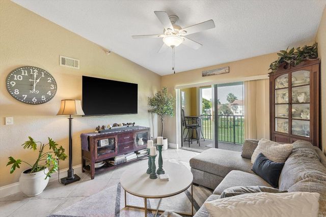 157 Yacht Club Way 306, Hypoluxo, FL 33462