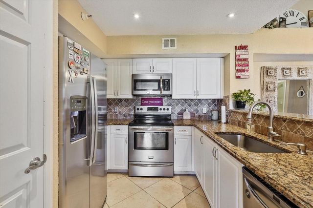 157 Yacht Club Way 306, Hypoluxo, FL 33462