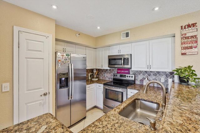 157 Yacht Club Way 306, Hypoluxo, FL 33462