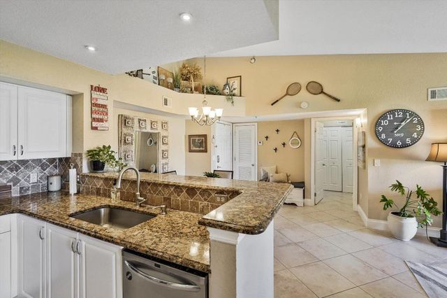 157 Yacht Club Way 306, Hypoluxo, FL 33462