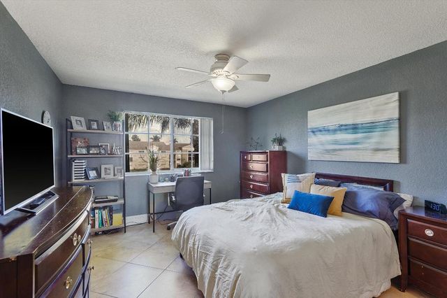 157 Yacht Club Way 306, Hypoluxo, FL 33462