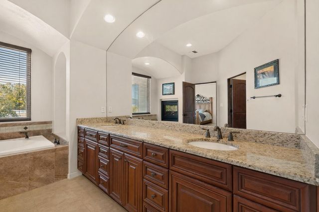 39 Nature Pointe Drive, Tijeras, NM 87059