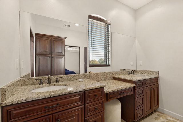 39 Nature Pointe Drive, Tijeras, NM 87059