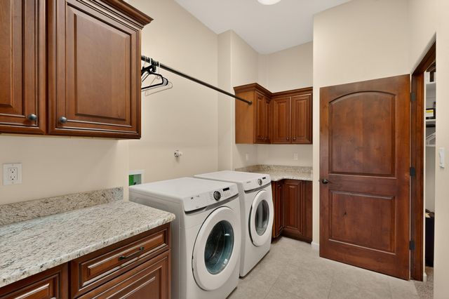 39 Nature Pointe Drive, Tijeras, NM 87059