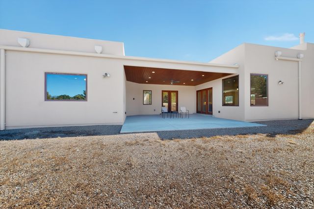 39 Nature Pointe Drive, Tijeras, NM 87059