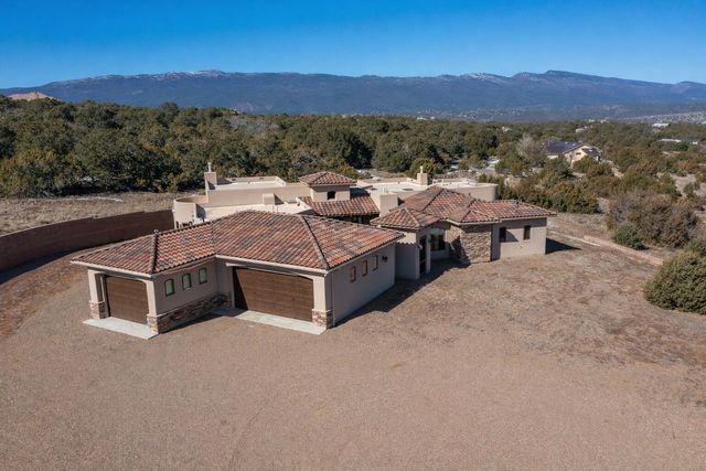 39 Nature Pointe Drive, Tijeras, NM 87059