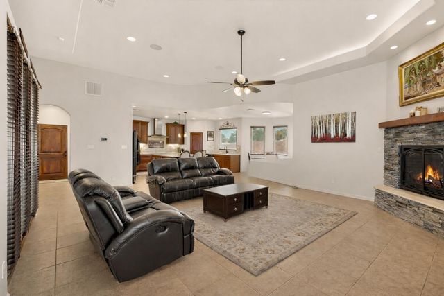 39 Nature Pointe Drive, Tijeras, NM 87059