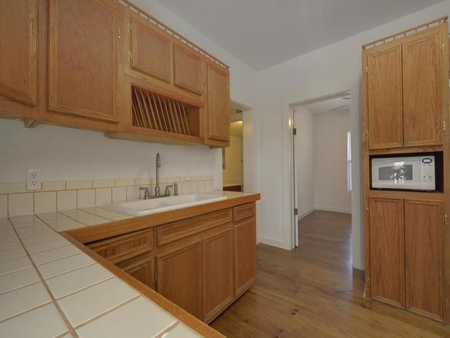 2106 Holly ST B, Austin, TX 78702