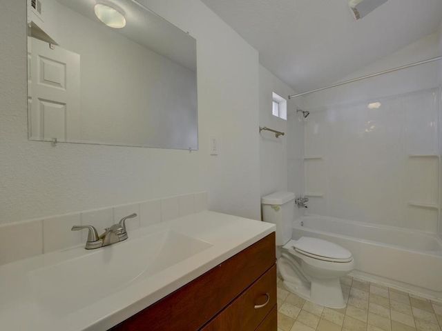 2106 Holly ST B, Austin, TX 78702