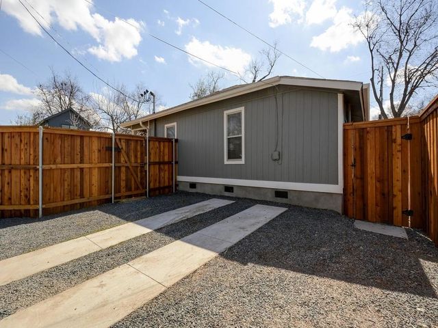 2106 Holly ST B, Austin, TX 78702