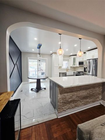 2082 Pitman Avenue, Bronx, NY 10466