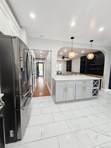 2082 Pitman Avenue, Bronx, NY 10466