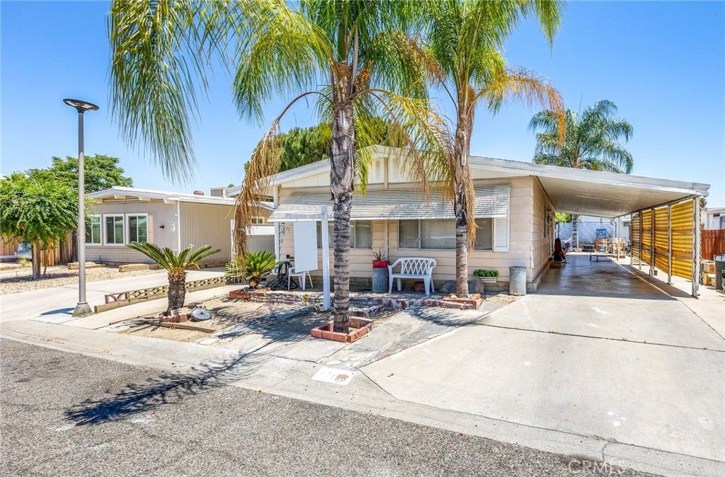 Image 1 of property listing at 471 Santa Clara, Hemet, CA 92543