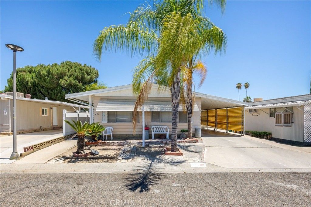 Image 2 of property listing at 471 Santa Clara, Hemet, CA 92543