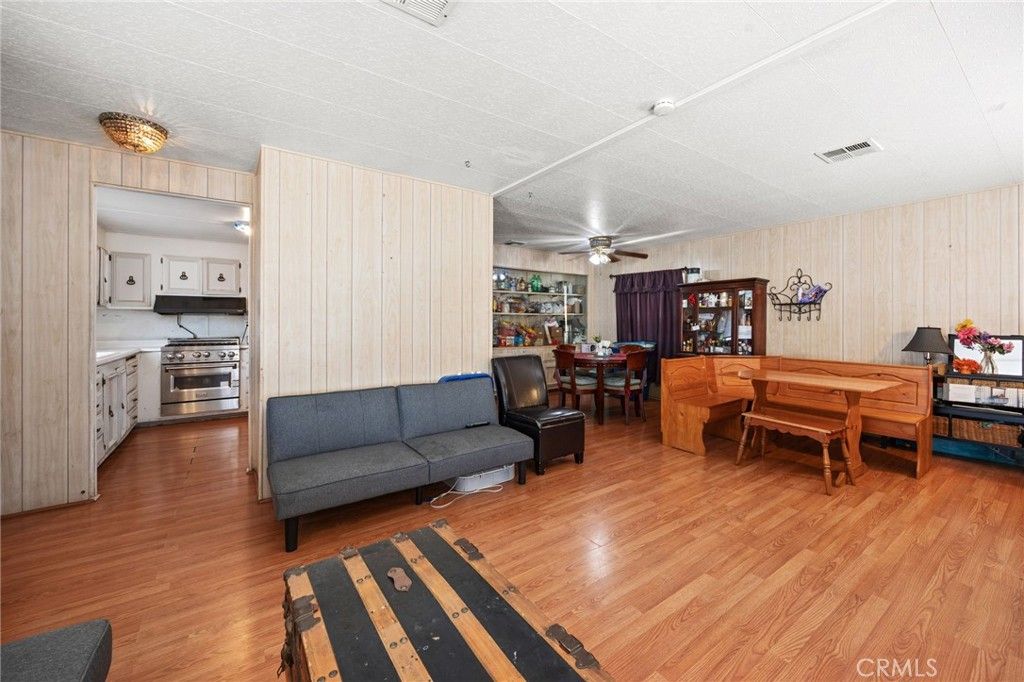 Image 5 of property listing at 471 Santa Clara, Hemet, CA 92543
