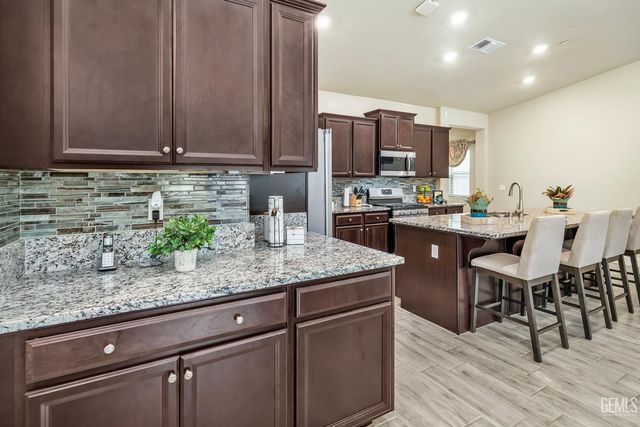 9414 Woodland Ridge Lane, Shafter, CA 93263