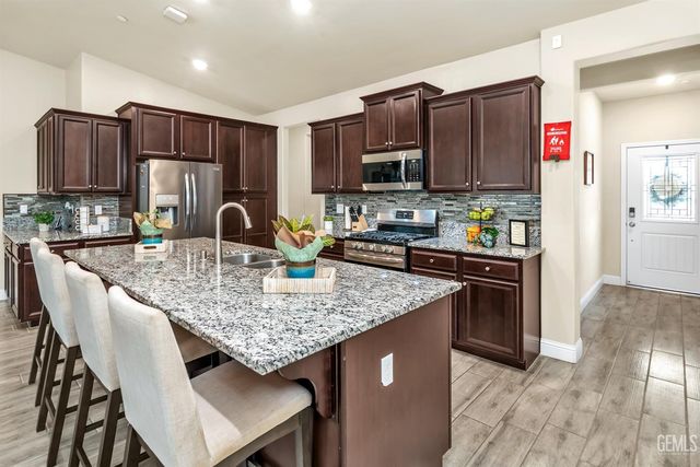 9414 Woodland Ridge Lane, Shafter, CA 93263