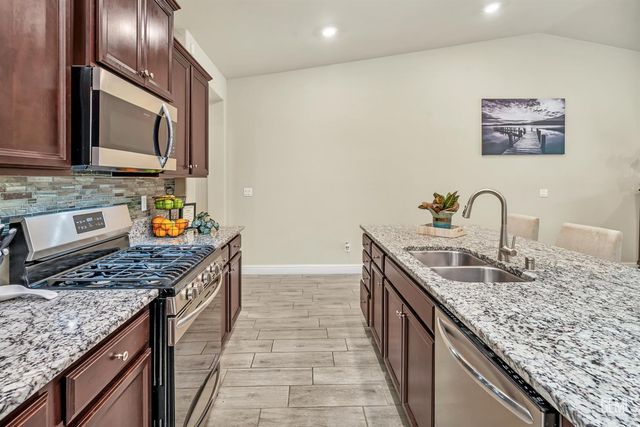 9414 Woodland Ridge Lane, Shafter, CA 93263