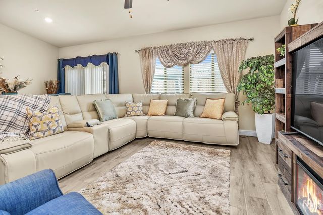 9414 Woodland Ridge Lane, Shafter, CA 93263