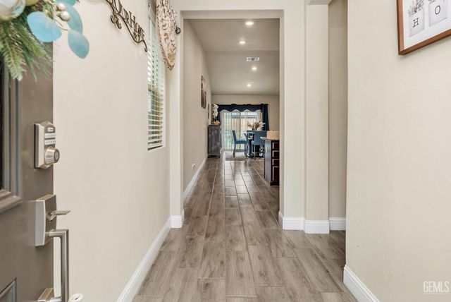 9414 Woodland Ridge Lane, Shafter, CA 93263