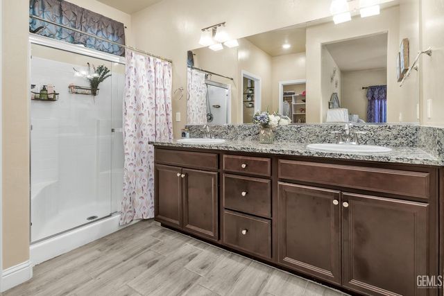 9414 Woodland Ridge Lane, Shafter, CA 93263