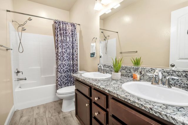 9414 Woodland Ridge Lane, Shafter, CA 93263