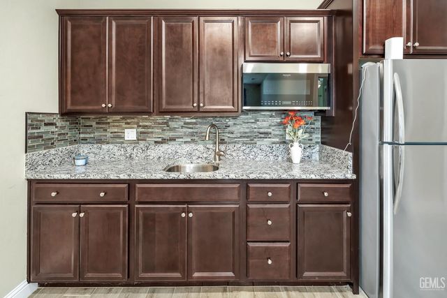 9414 Woodland Ridge Lane, Shafter, CA 93263